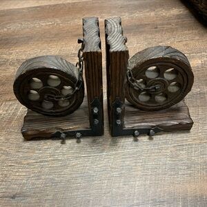 Wagon Wheel Old West Style Bookends With River And Chain Decoration